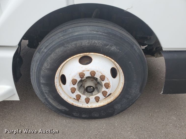 image for item DM4459 2000 Volvo VNL  semi truck