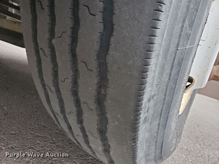 image for item DM4459 2000 Volvo VNL  semi truck