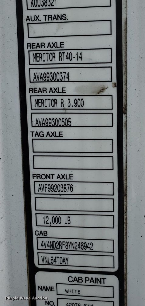 image for item DM4459 2000 Volvo VNL  semi truck