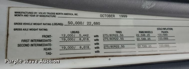 image for item DM4459 2000 Volvo VNL  semi truck