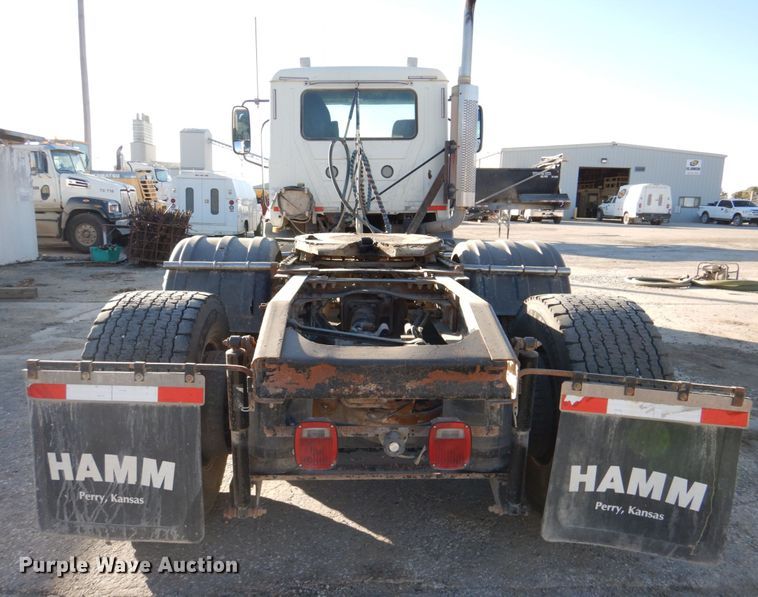 image for item DN2526 2006 Mack CXN613  semi truck