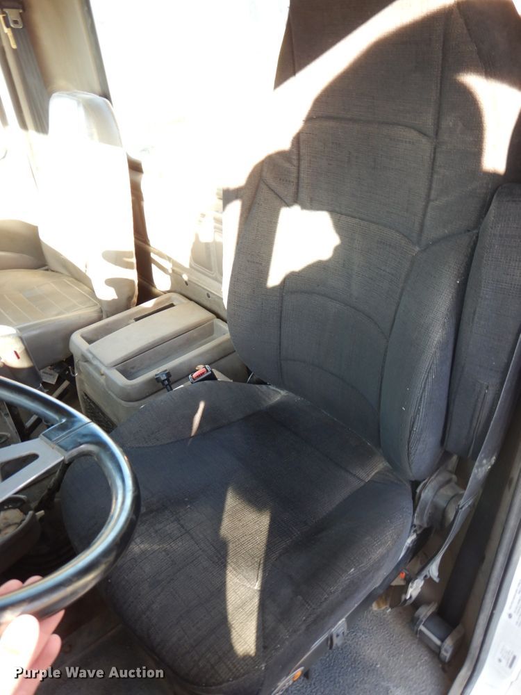 image for item DN2526 2006 Mack CXN613  semi truck