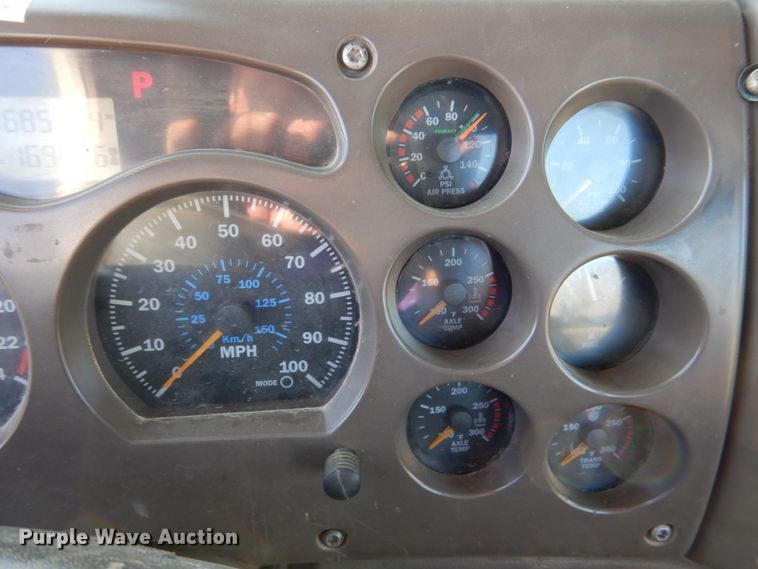 image for item DN2526 2006 Mack CXN613  semi truck