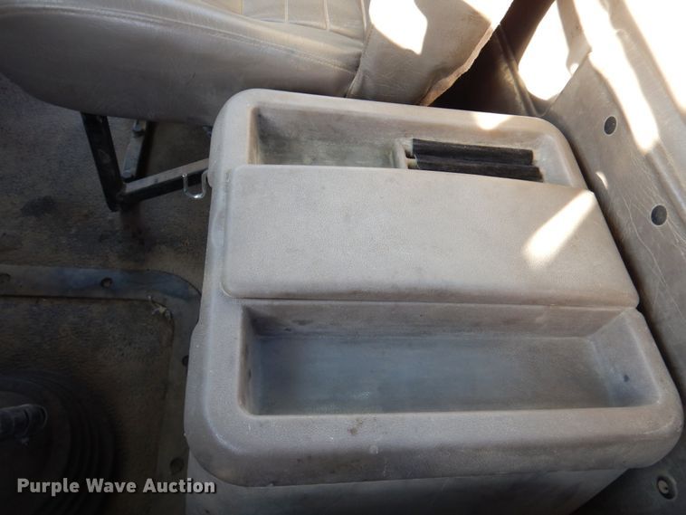 image for item DN2526 2006 Mack CXN613  semi truck