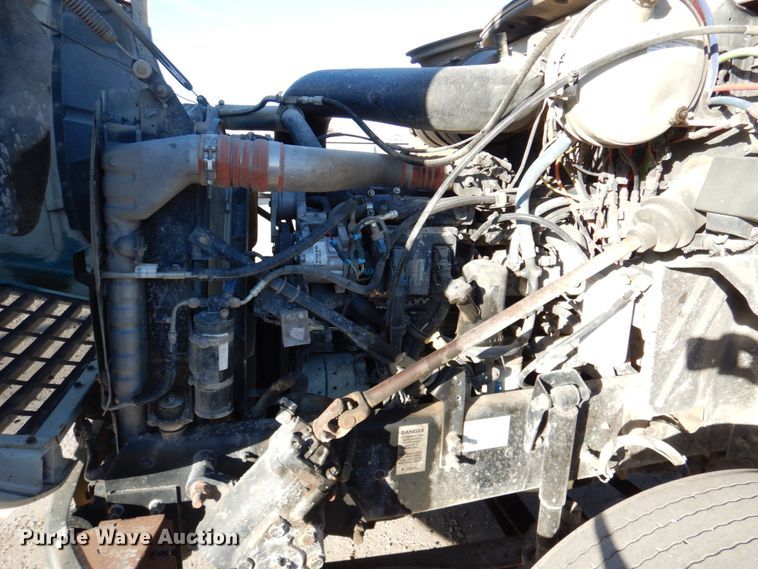 image for item DN2526 2006 Mack CXN613  semi truck