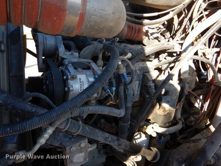 image for item DN2526 2006 Mack CXN613  semi truck