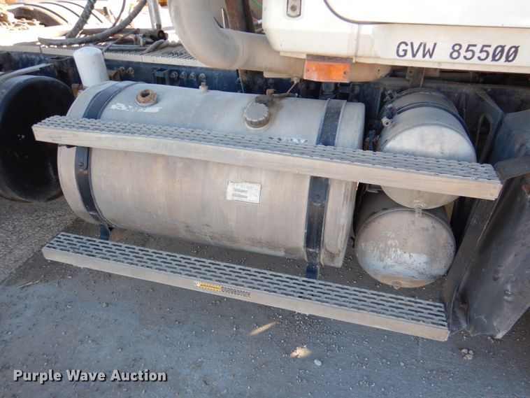 image for item DN2526 2006 Mack CXN613  semi truck