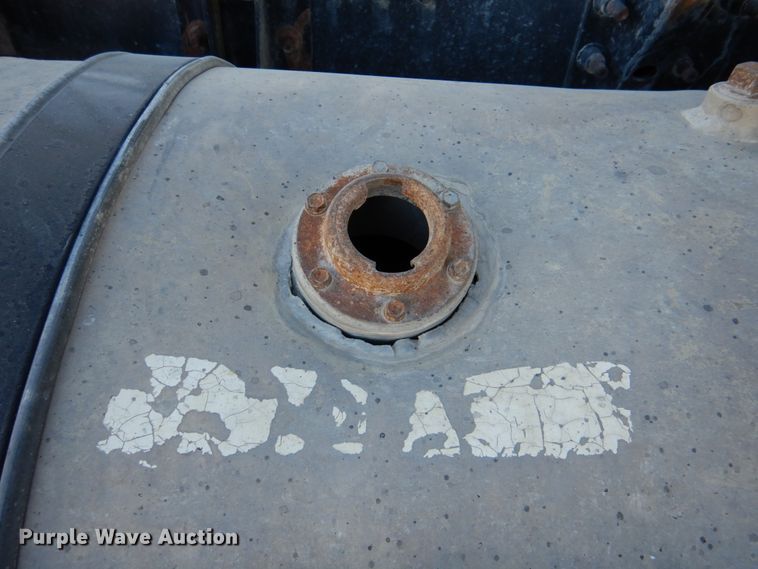 image for item DN2526 2006 Mack CXN613  semi truck