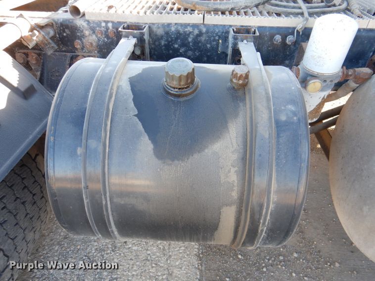 image for item DN2526 2006 Mack CXN613  semi truck