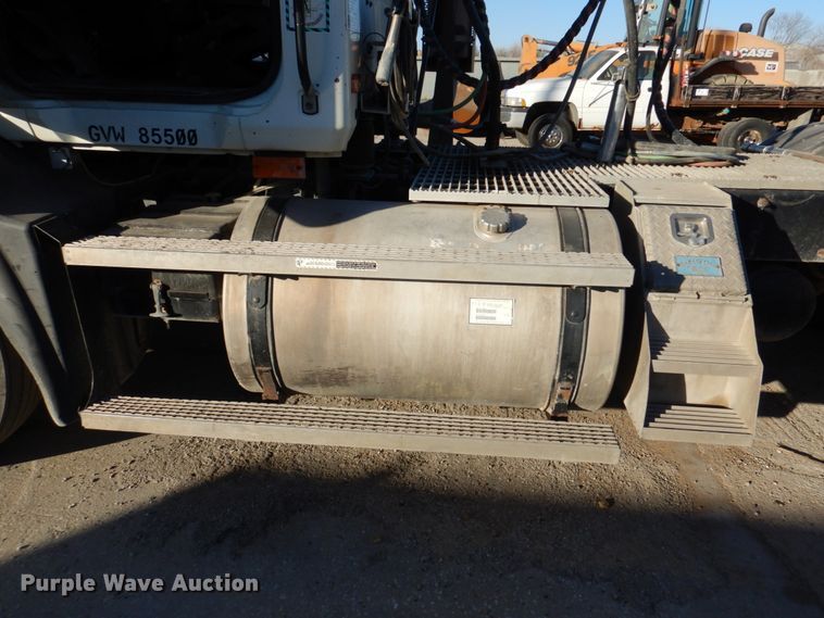 image for item DN2526 2006 Mack CXN613  semi truck