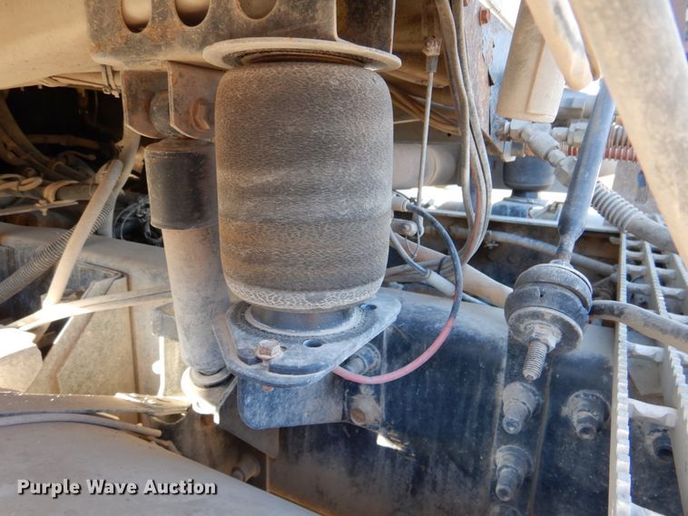 image for item DN2526 2006 Mack CXN613  semi truck