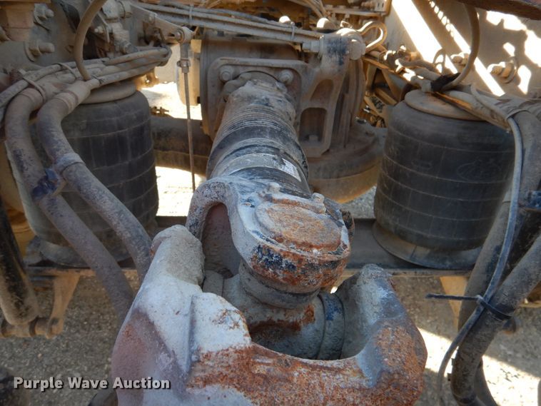 image for item DN2526 2006 Mack CXN613  semi truck