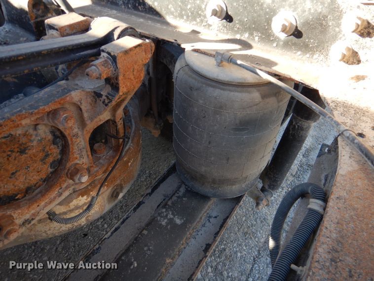 image for item DN2526 2006 Mack CXN613  semi truck