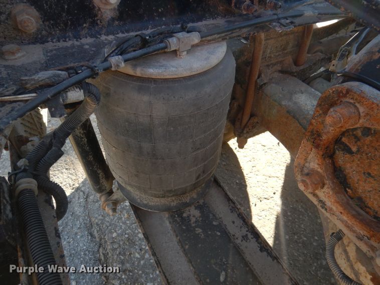 image for item DN2526 2006 Mack CXN613  semi truck