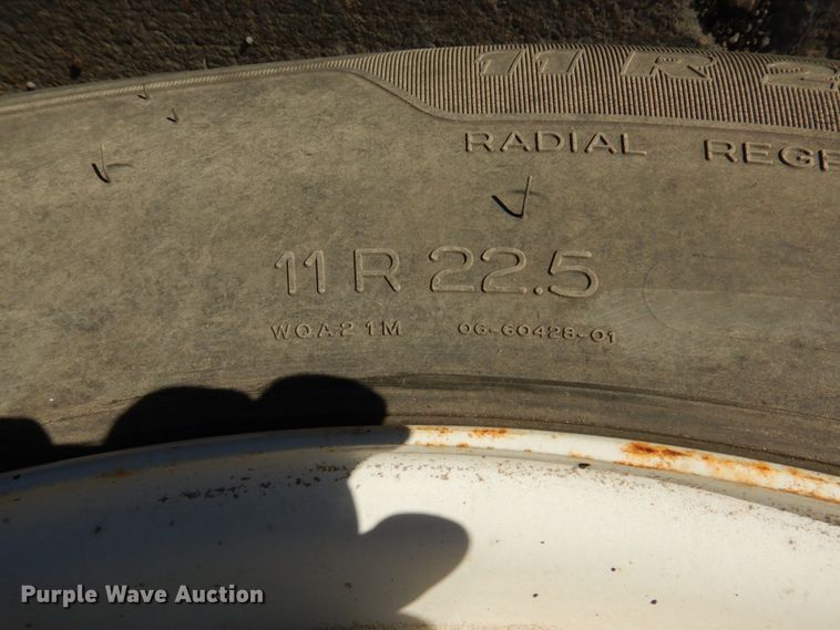 image for item DN2526 2006 Mack CXN613  semi truck