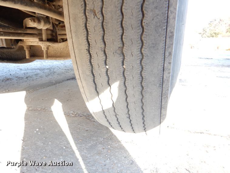 image for item DN2526 2006 Mack CXN613  semi truck