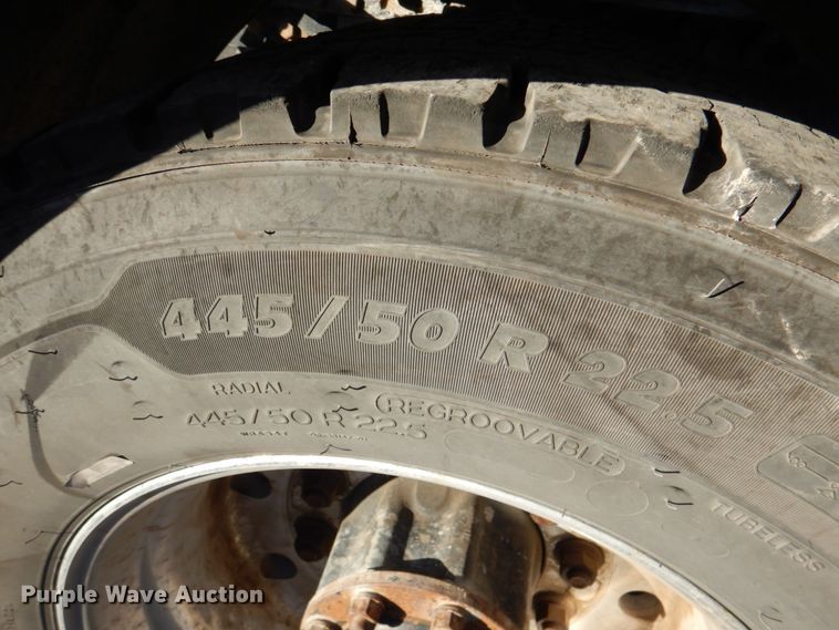 image for item DN2526 2006 Mack CXN613  semi truck