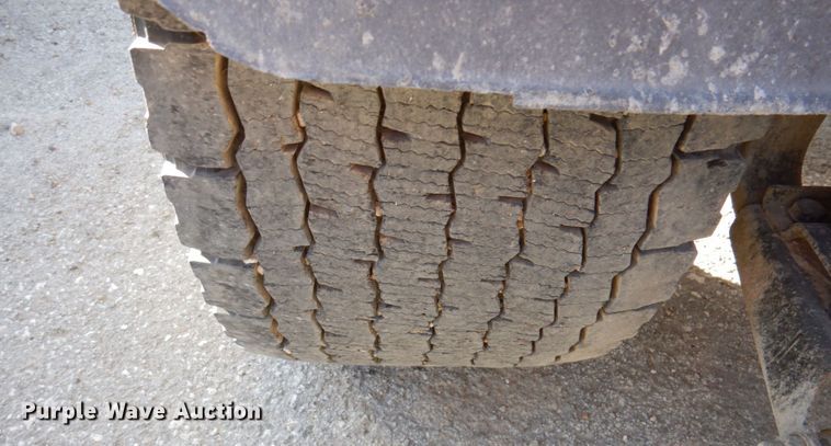 image for item DN2526 2006 Mack CXN613  semi truck