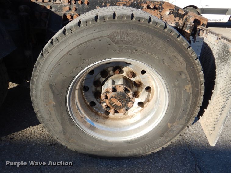 image for item DN2526 2006 Mack CXN613  semi truck