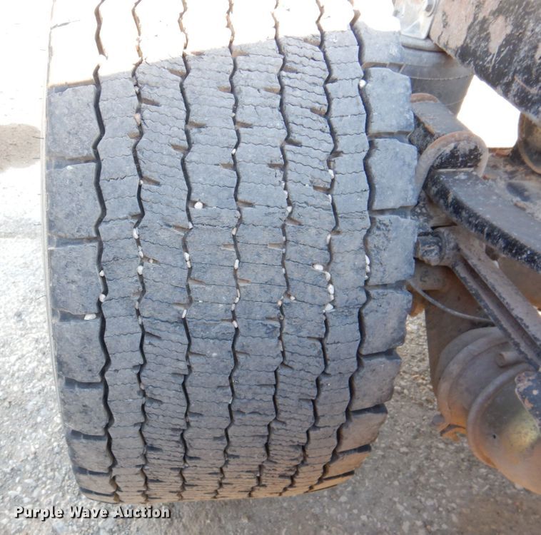 image for item DN2526 2006 Mack CXN613  semi truck