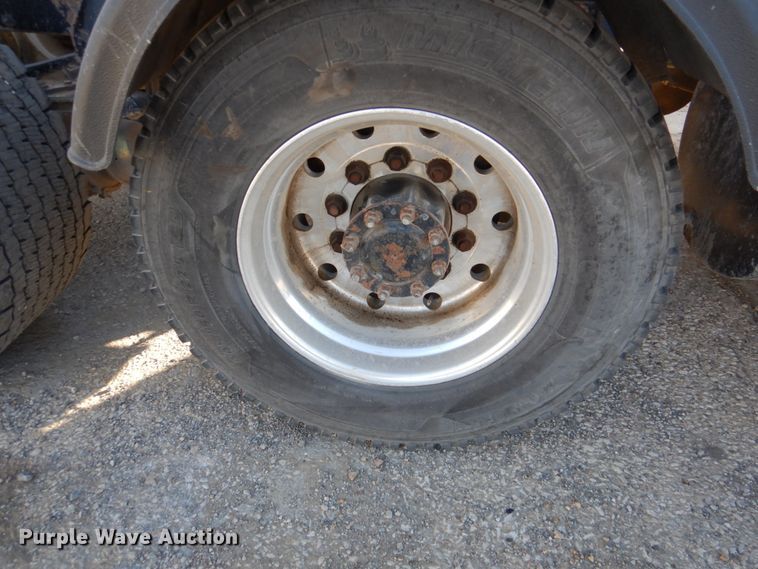 image for item DN2526 2006 Mack CXN613  semi truck