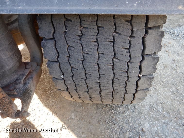 image for item DN2526 2006 Mack CXN613  semi truck