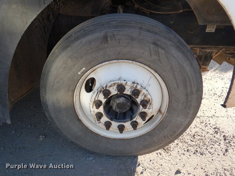 image for item DN2526 2006 Mack CXN613  semi truck