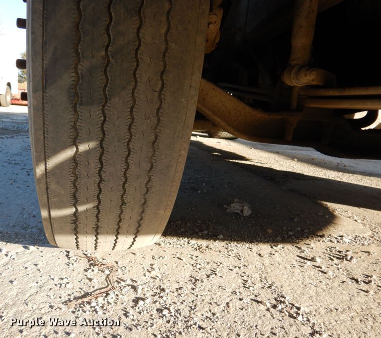 image for item DN2526 2006 Mack CXN613  semi truck