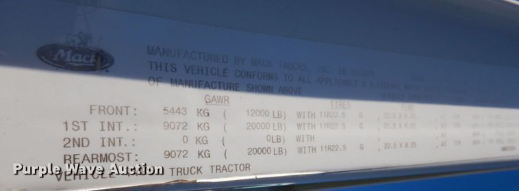 image for item DN2526 2006 Mack CXN613  semi truck