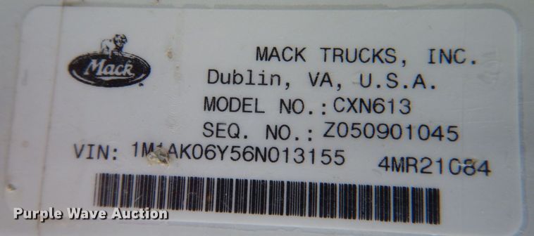 image for item DN2526 2006 Mack CXN613  semi truck
