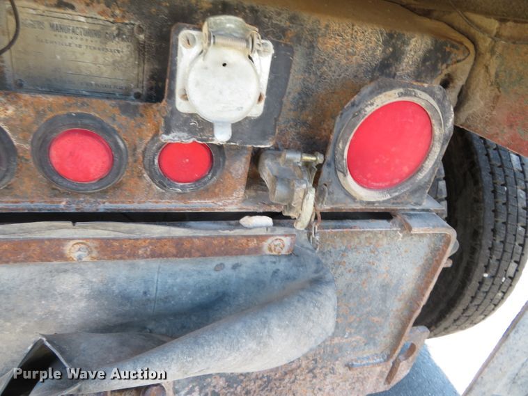 image for item DN7811 1987 International 1955  dump truck