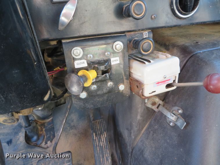 image for item DN7811 1987 International 1955  dump truck