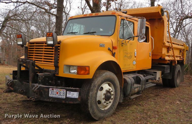 image for item DN7869 2002 International 4900  Crew Cab dump truck
