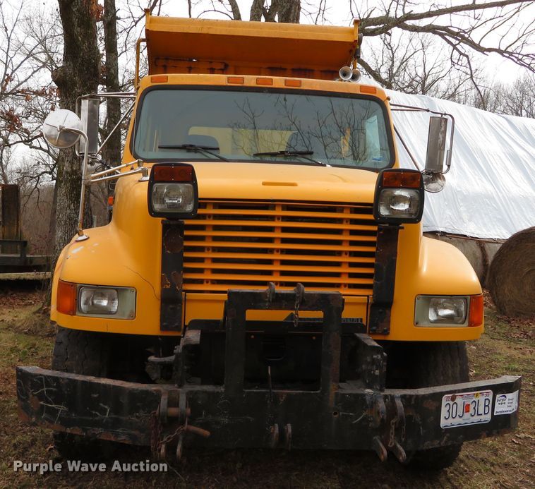 image for item DN7869 2002 International 4900  Crew Cab dump truck