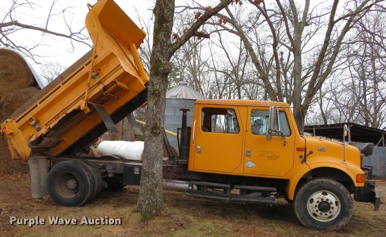 image for item DN7869 2002 International 4900  Crew Cab dump truck