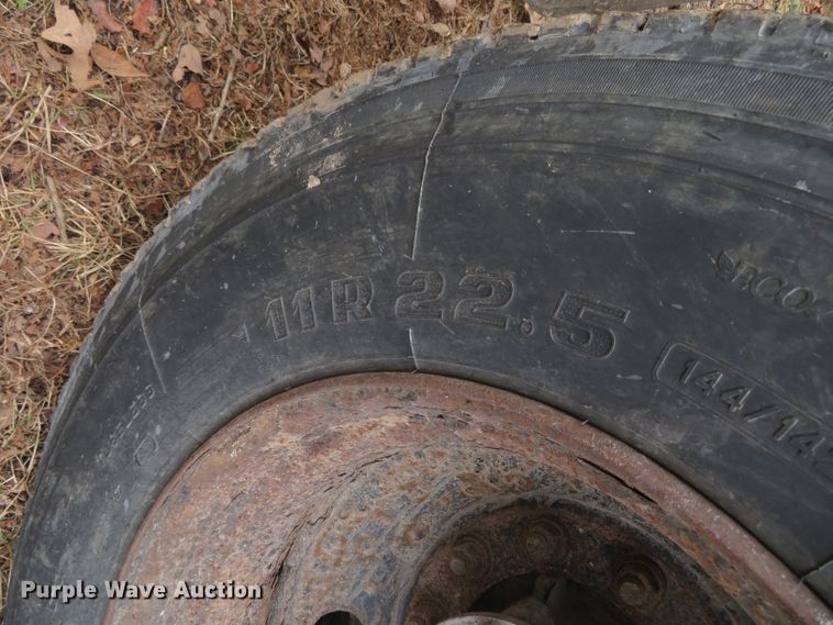 image for item DN7869 2002 International 4900  Crew Cab dump truck