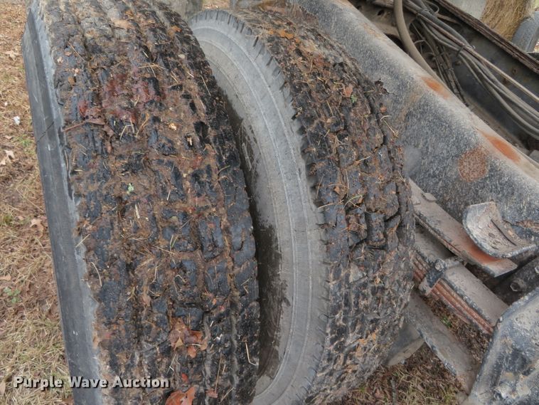 image for item DN7869 2002 International 4900  Crew Cab dump truck