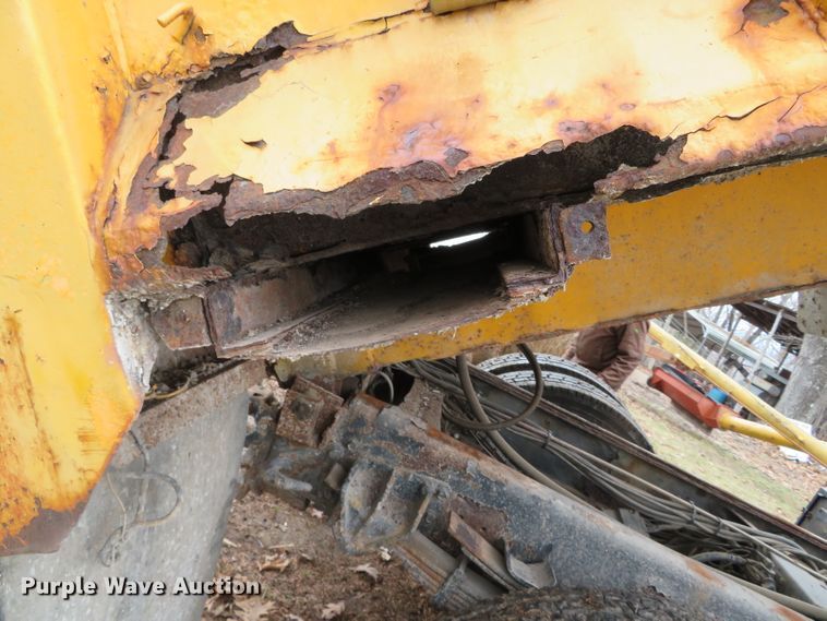 image for item DN7869 2002 International 4900  Crew Cab dump truck