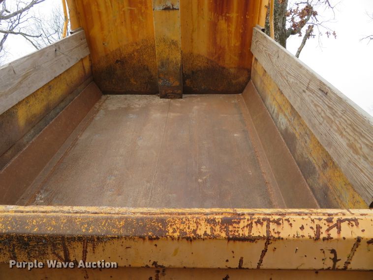 image for item DN7869 2002 International 4900  Crew Cab dump truck