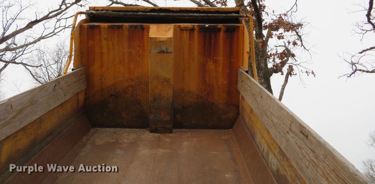 image for item DN7869 2002 International 4900  Crew Cab dump truck