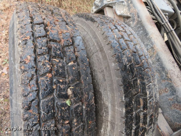 image for item DN7869 2002 International 4900  Crew Cab dump truck