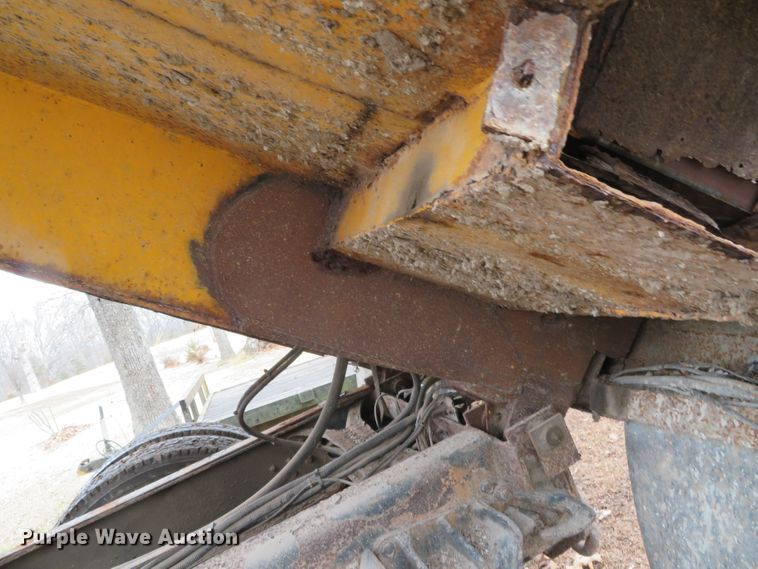 image for item DN7869 2002 International 4900  Crew Cab dump truck