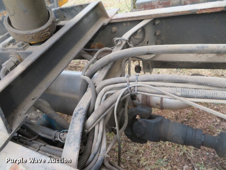 image for item DN7869 2002 International 4900  Crew Cab dump truck