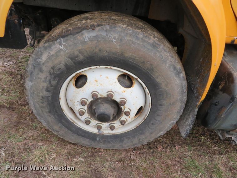 image for item DN7869 2002 International 4900  Crew Cab dump truck