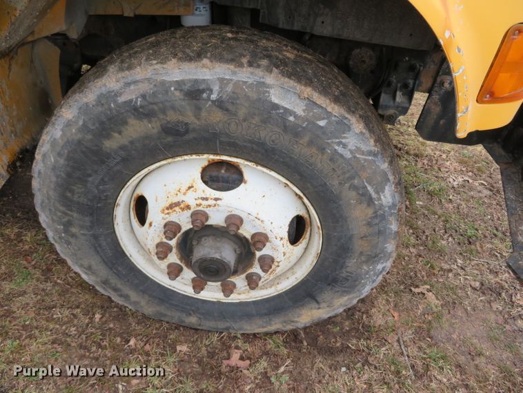 image for item DN7869 2002 International 4900  Crew Cab dump truck