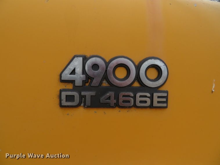 image for item DN7869 2002 International 4900  Crew Cab dump truck