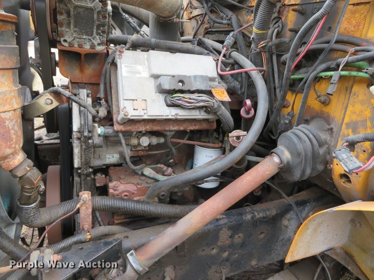 image for item DN7869 2002 International 4900  Crew Cab dump truck