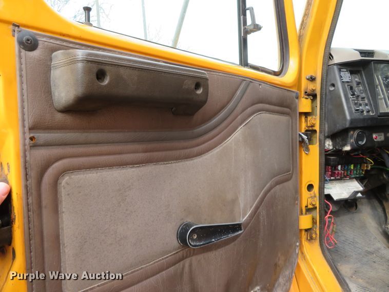 image for item DN7869 2002 International 4900  Crew Cab dump truck