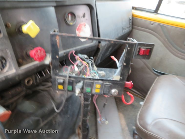 image for item DN7869 2002 International 4900  Crew Cab dump truck