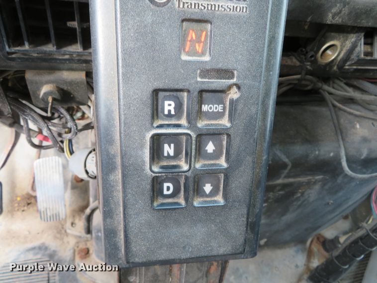 image for item DN7869 2002 International 4900  Crew Cab dump truck